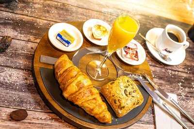 Azade Cafe Restaurant