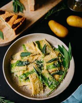 Eatwith: Timoti Of Berlin