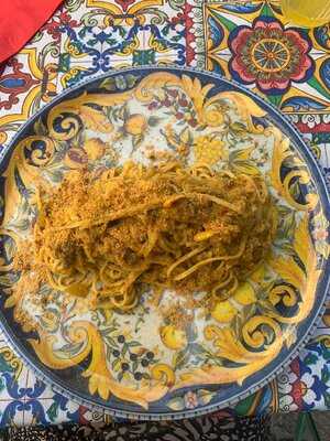 Amuni Wein- Und Käsebar