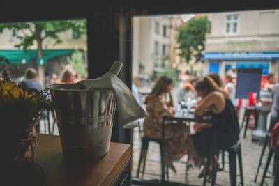 Max & Moritz Wine Bar