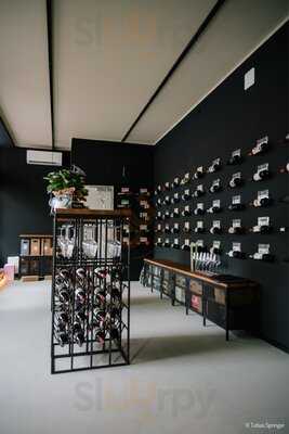 Max & Moritz Wine Bar