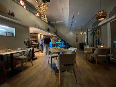 Petra's Food And Wine