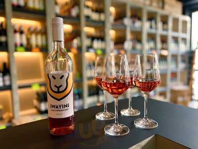 Iwayini Weinbar Und Weinhandlung