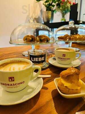 Triiio Café & Weinbar