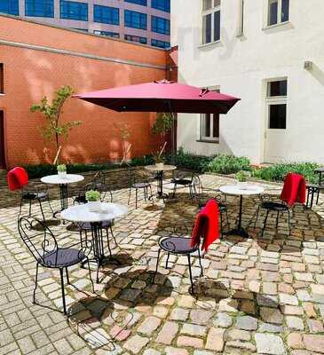 Triiio Café & Weinbar