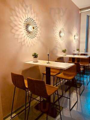 Triiio Café & Weinbar