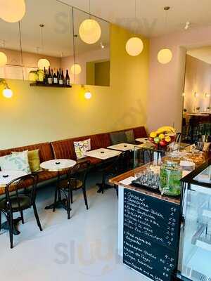 Triiio Café & Weinbar