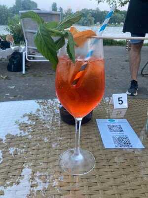 Tally's Restaurant Und Rheinbar