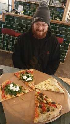 Up - Ungeheuer Pizza