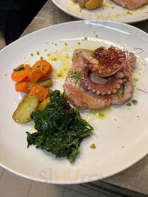 Diverso. Bar. Cucina.