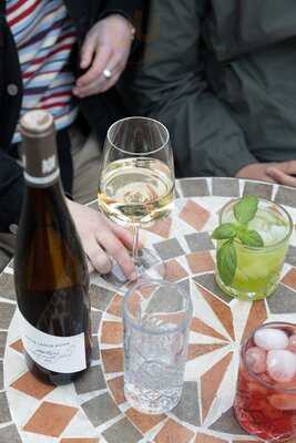 Café Olé Ottensen Weinhandel & Bistro