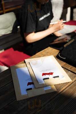 Café Olé Ottensen Weinhandel & Bistro