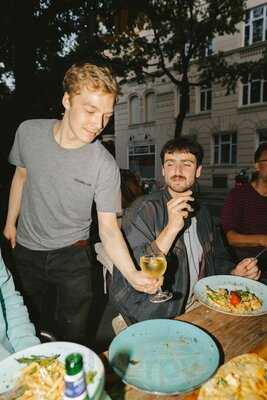 Café Olé Ottensen Weinhandel & Bistro