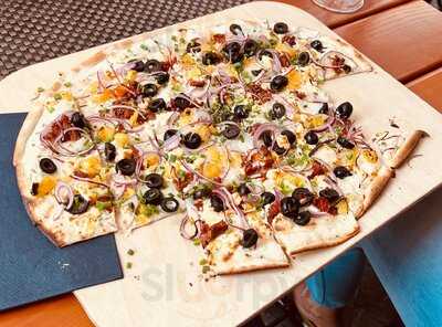 Wine's Bar, Bistro & More