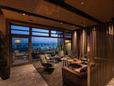 The Roof Restaurant, Bar & Lounge