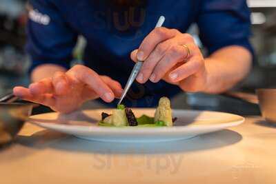 The Roof Restaurant, Bar & Lounge