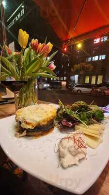 Nefeli Taverne Weine Feinkost