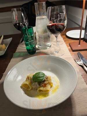 L'enoteca Di Mr. Brunello Restaurant & Wine Shop