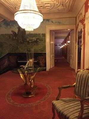 Queens Garden - Hotel Royal