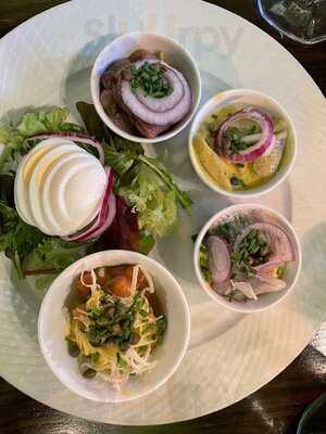 Heering Restaurant And Bistro