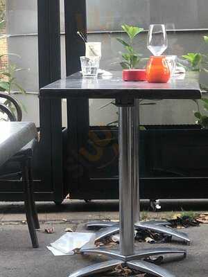 Apropos - Cafe & Restaurant