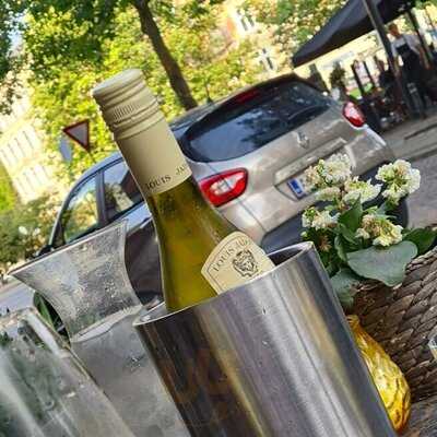 Apropos - Cafe & Restaurant