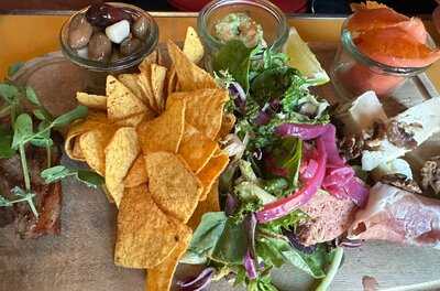 Apropos - Cafe & Restaurant