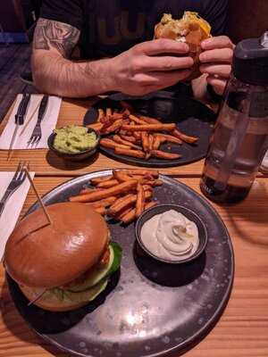 The Bronx Burger Bar