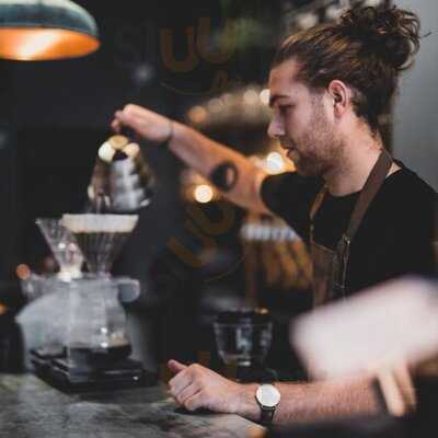 Elliot - Coffee & Craft Beer