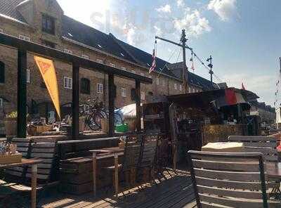 Kontikibar Og Færgen Ellen