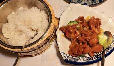 Yi•east Autentisk Kinesisk Køkken & Bar