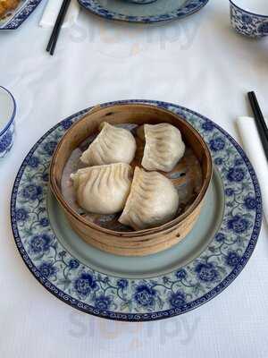 Yi•east Autentisk Kinesisk Køkken & Bar