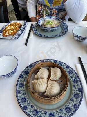 Yi•east Autentisk Kinesisk Køkken & Bar