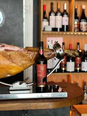 Vesterhus Wine & Charcuterie