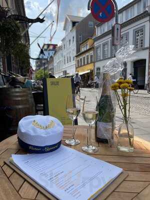 Salute | Wine & Food