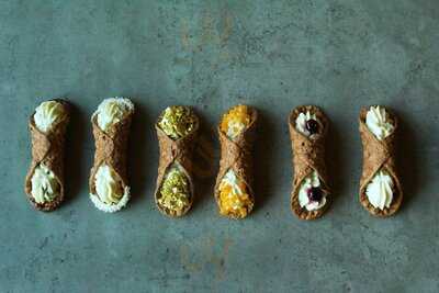 Italian Cannoli