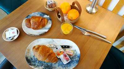 Mara Coffee & Lounge