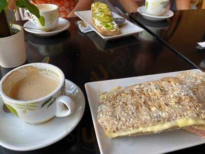 Dolce Coffee & Cakes