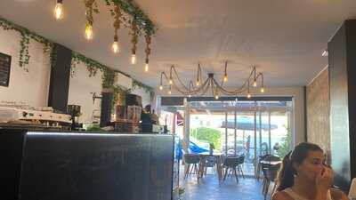 Dolce Coffee & Cakes