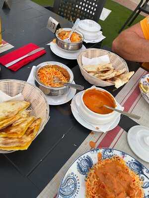 Himalaya Moms Nepalí Indian Restaurant