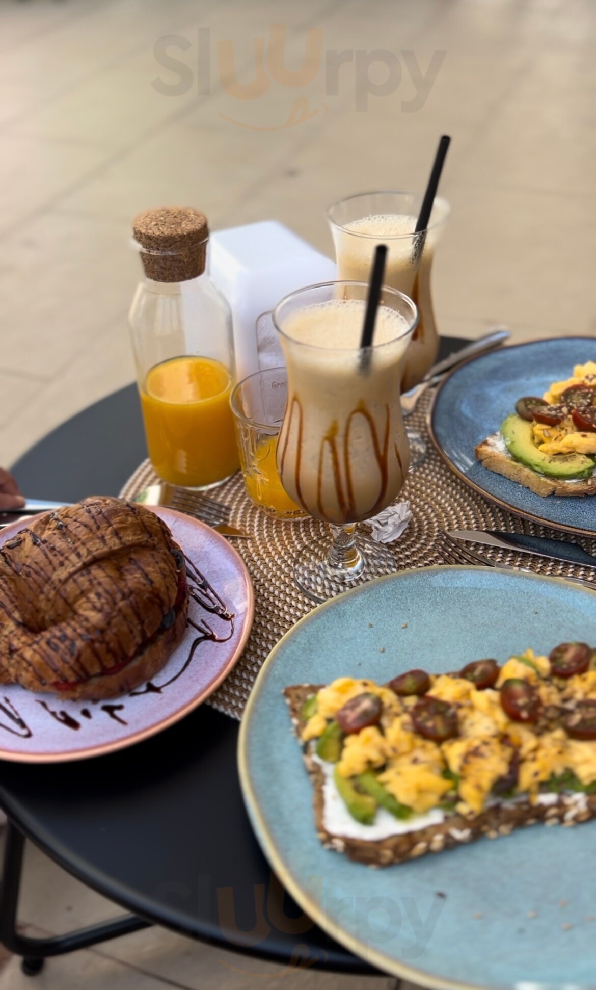 Reina Catalina Cafe Boutique