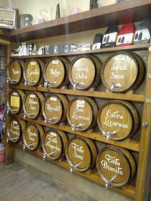 Bodega-enoteca  Els Barrils
