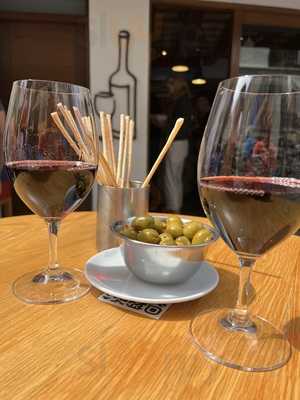 Bodega-enoteca  Els Barrils