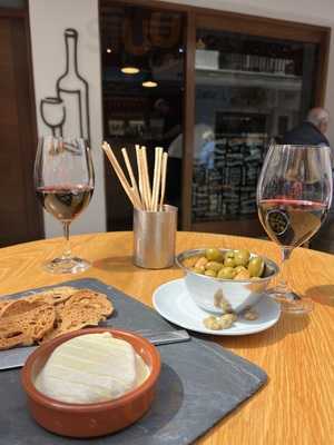 Bodega-enoteca  Els Barrils
