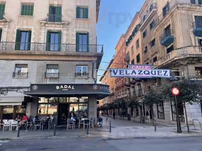 Badal Corner ( Mercat De L'olivar)