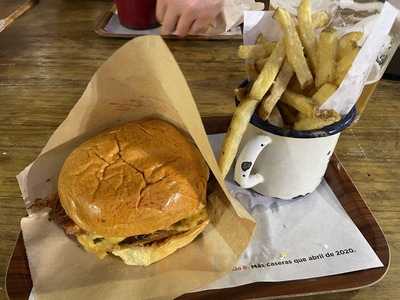 200 Gramos Burger & Beverage