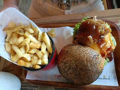 200 Gramos Burger & Beverage