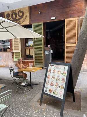 200 Gramos Burger & Beverage