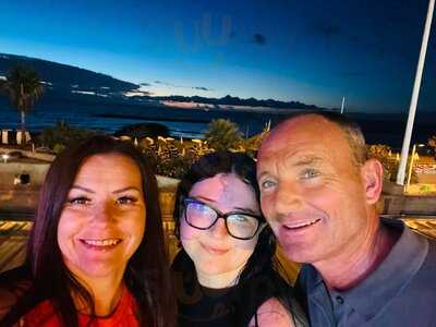 The Breeze Cocktails & Kitchen