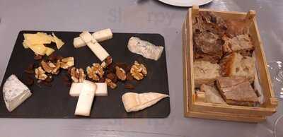 Las Viudas Cheese Bar